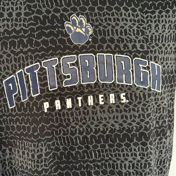❤️3/$30 Pittsburg Panthers Shirt - Picture 3 of 7